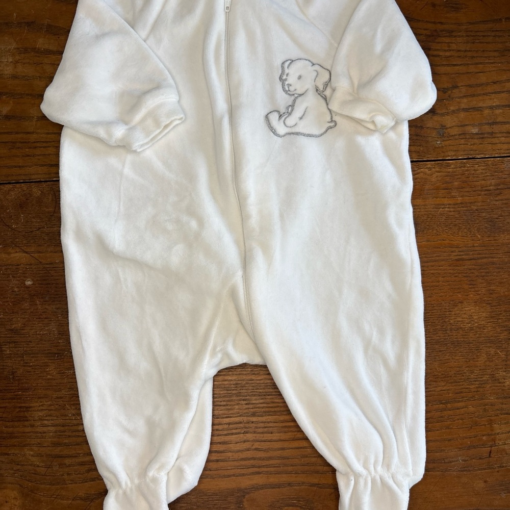 VNTG Carters Velvet Soft White Embroidered Dog Zip One Piece With Footies 0-3m